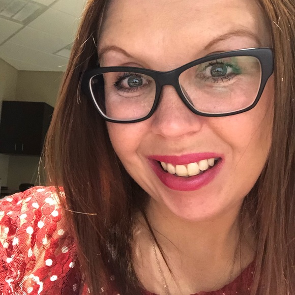 Meet your Posher, Sarah - Picture 3 of 3